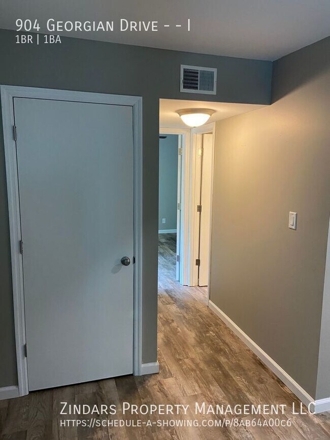 Foto del edificio - 904 Georgian Dr