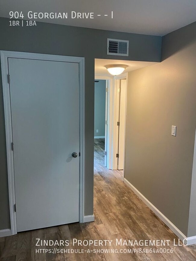 Building Photo - 904 Georgian Dr