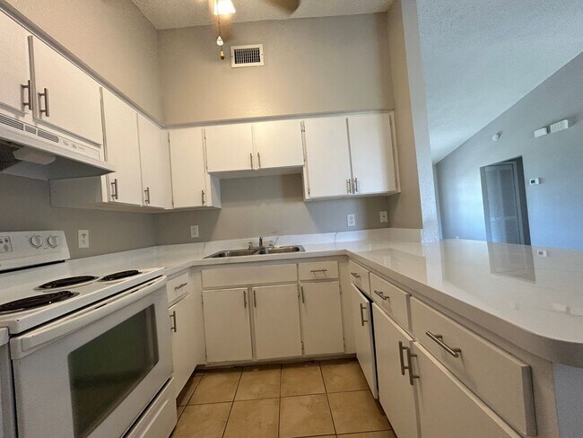 Foto del edificio - 3011-3011 Santa Barbara Blvd