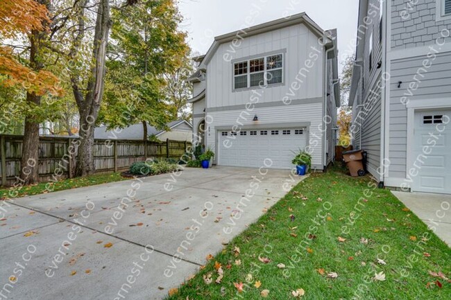 Building Photo - 809A Knox Ave