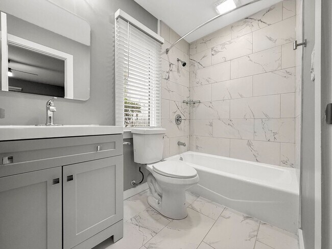 Interior Photo - Elizabeth Green