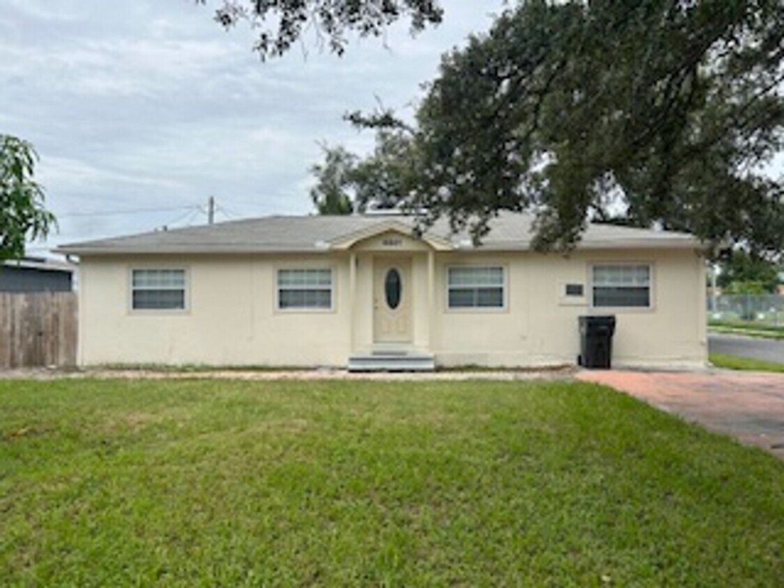 Primary Photo - 3 bdrm/2 bath home available immediately!