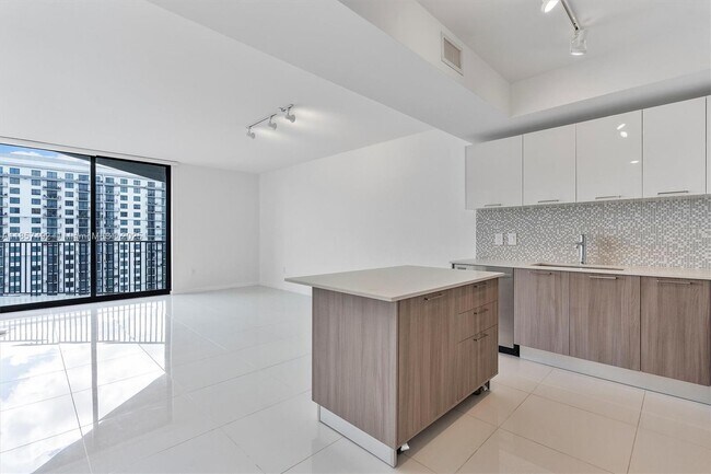 Building Photo - 5252 NW 85th Ave