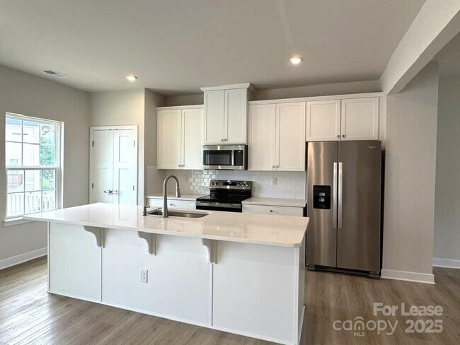 Building Photo - 437 Serenity Cir