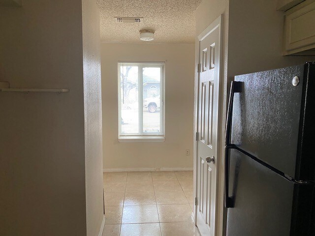 Foto del edificio - 2142 Greenbriar Colony Dr