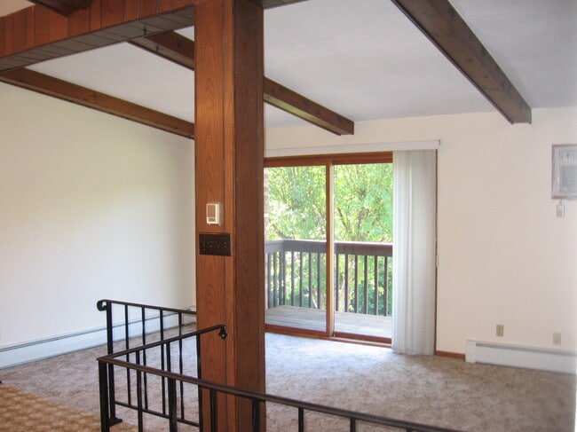 Building Photo - 815 Golf View Ln