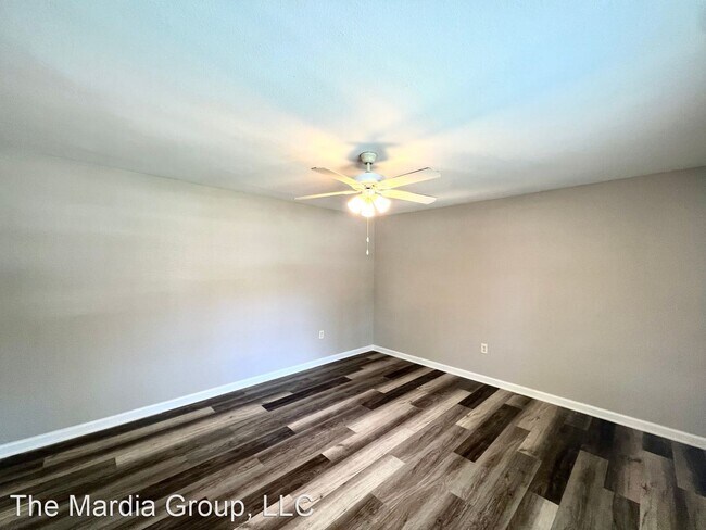 Foto del edificio - 1 br, 1 bath House - 6401 Hollis Ave