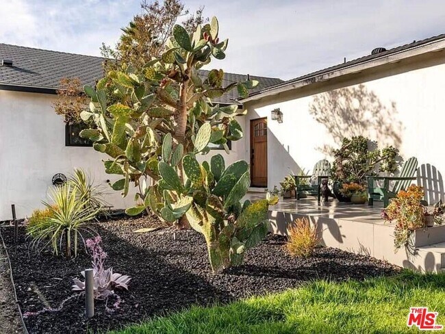 Foto del edificio - 4328 Edenhurst Ave