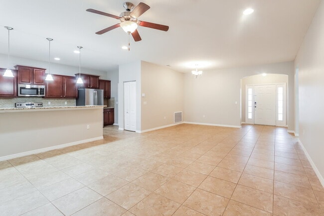 Foto del edificio - 6353 Twin Bridges Dr