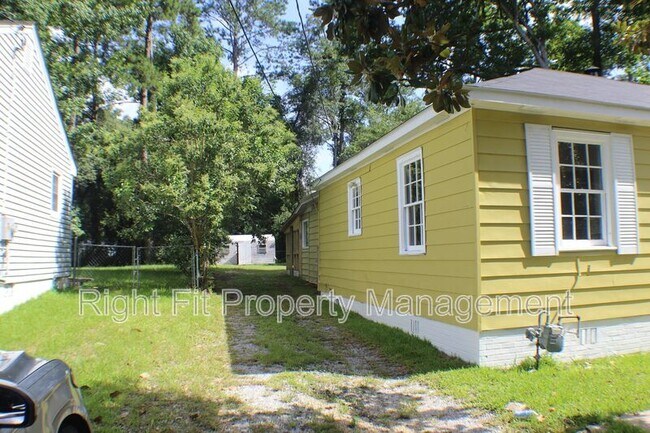 Foto del edificio - 4215 Forrest Rd