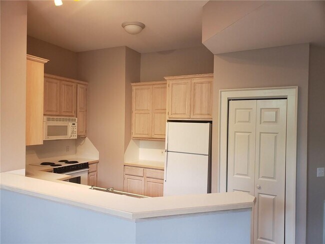 Building Photo - 340 Campbell Ave