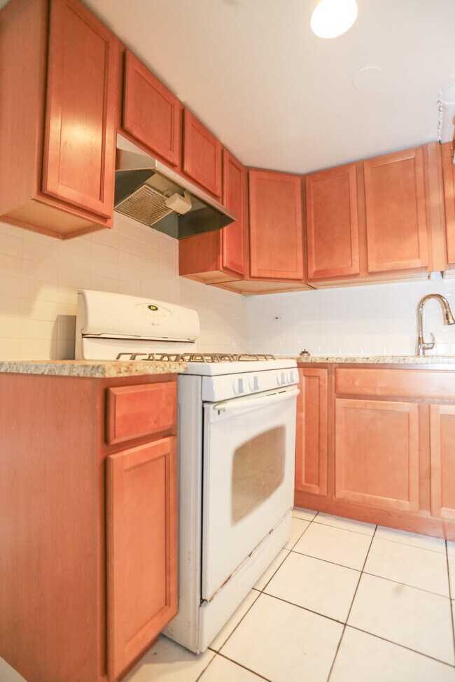 Foto del edificio - 5655 N Christiana Ave