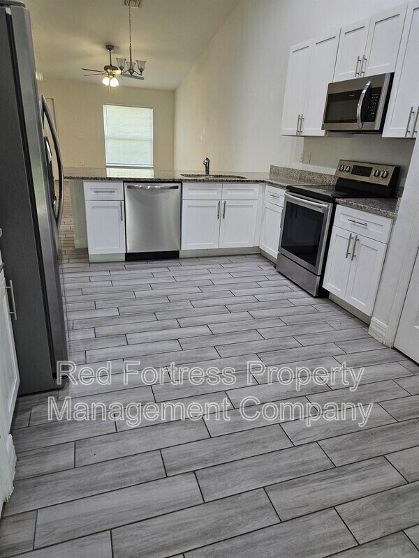 Foto del edificio - 167 Meadow Rd