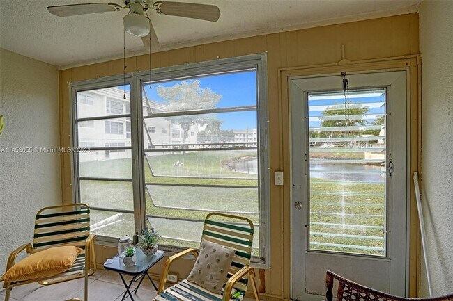 Foto del edificio - 8100 Sunrise Lakes Blvd
