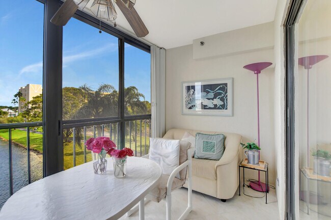 Foto del edificio - 7310 Ashford Pl