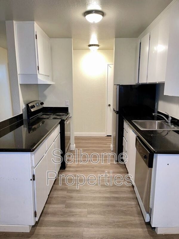 Building Photo - 121 41st St