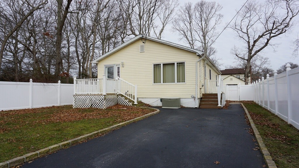 Primary Photo - 85 Manor Dr