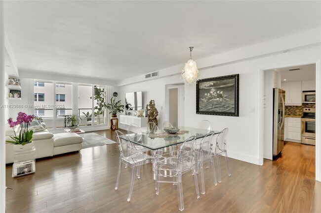 Building Photo - 5005 Collins Ave