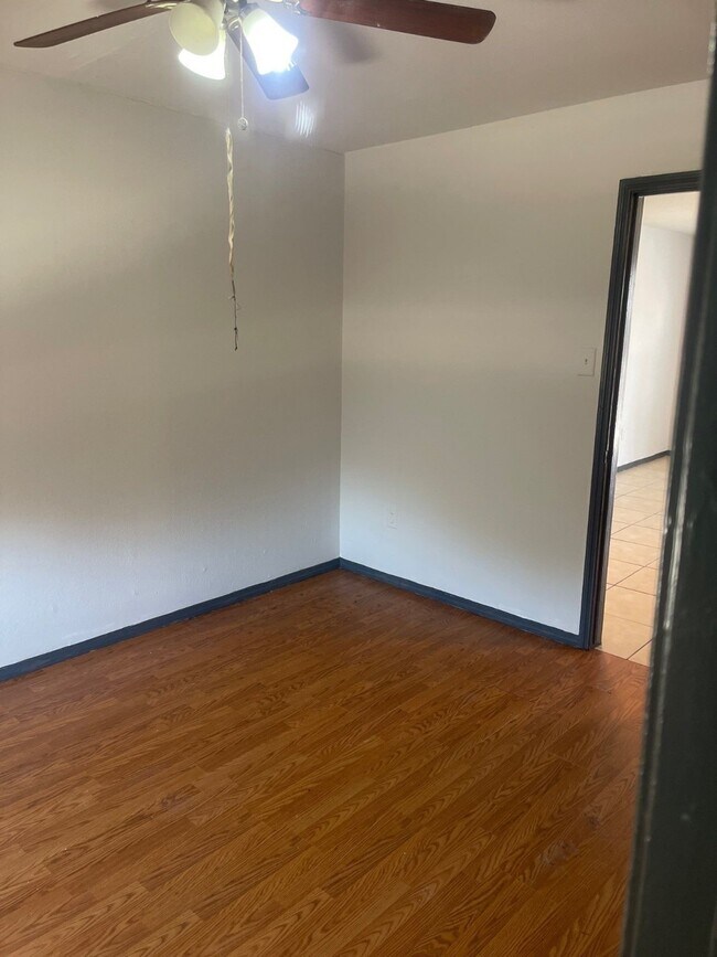 Foto del edificio - 1800 N Wayside Dr