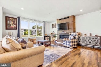Building Photo - 604 McNair Dr