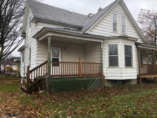 Building Photo - 3 br, 2 bath House - 610 Pine St