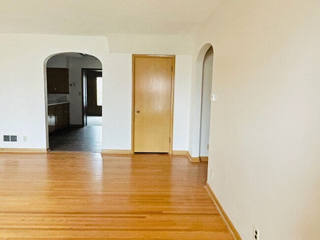 Building Photo - 915 Tiffin Ave