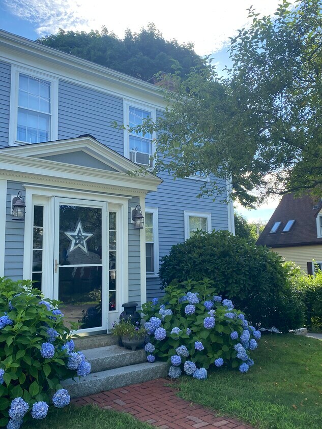 994 Union St Unit 994 Second Floor, Rockland, MA 02370 Apartments in