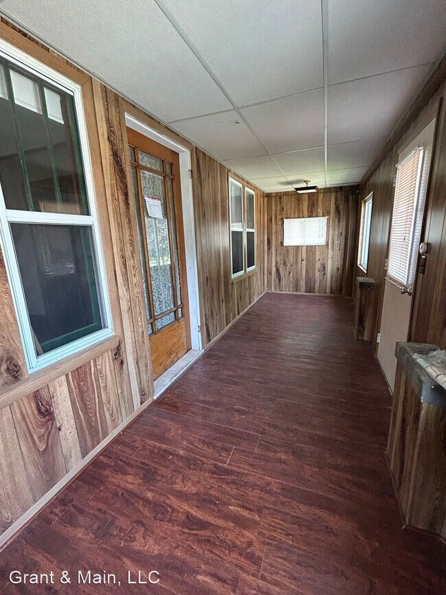 Building Photo - 4 br, 1 bath House - 729 Highland St