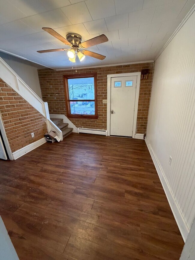 Building Photo - Single Family 3 Bedroom