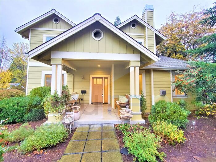 Primary Photo - Wonderful Ashland Home Available Now!