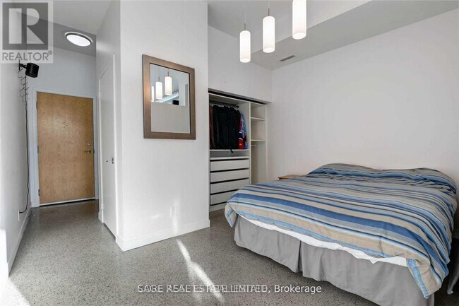 Photo du bâtiment - 510-510 King St E