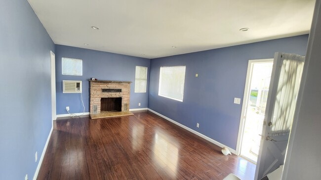 Building Photo - 8131 Lloyd Ave