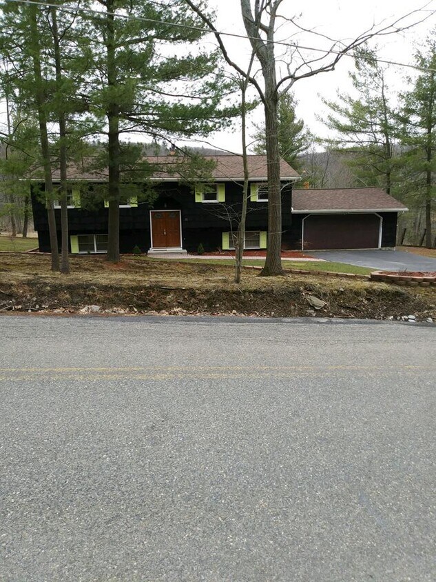 Foto principal - 655 Moss Hill Rd