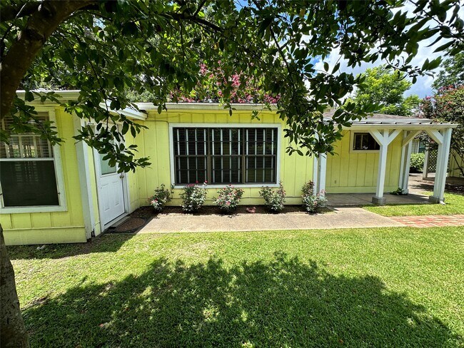 Foto del edificio - 709 1/2-702 W 34th St