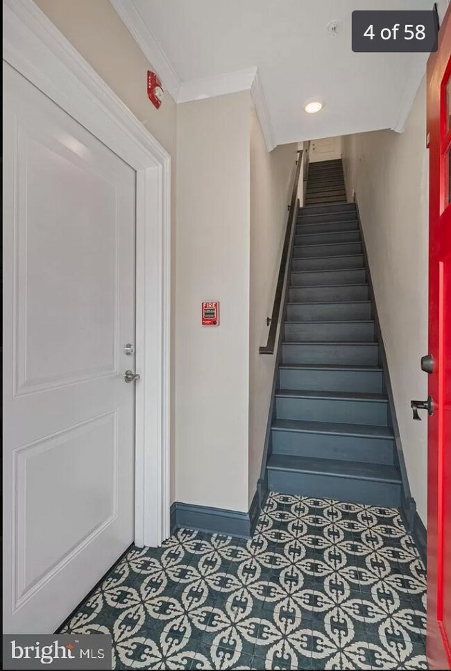 Entryway - 3131 Richmond St
