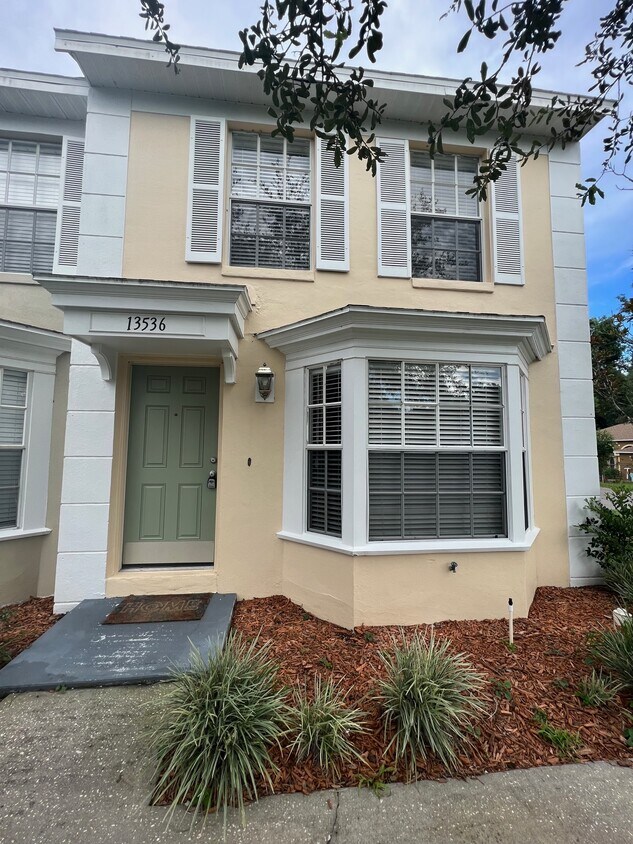 Foto principal - 13536 Embassy Park Ct