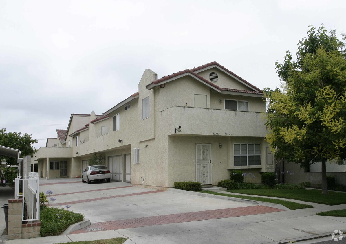 2070720709 Seine Ave, Lakewood, CA 90715 Apartments in Lakewood, CA