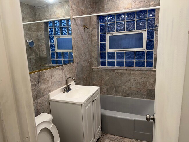 Foto del edificio - 4823 Grove St