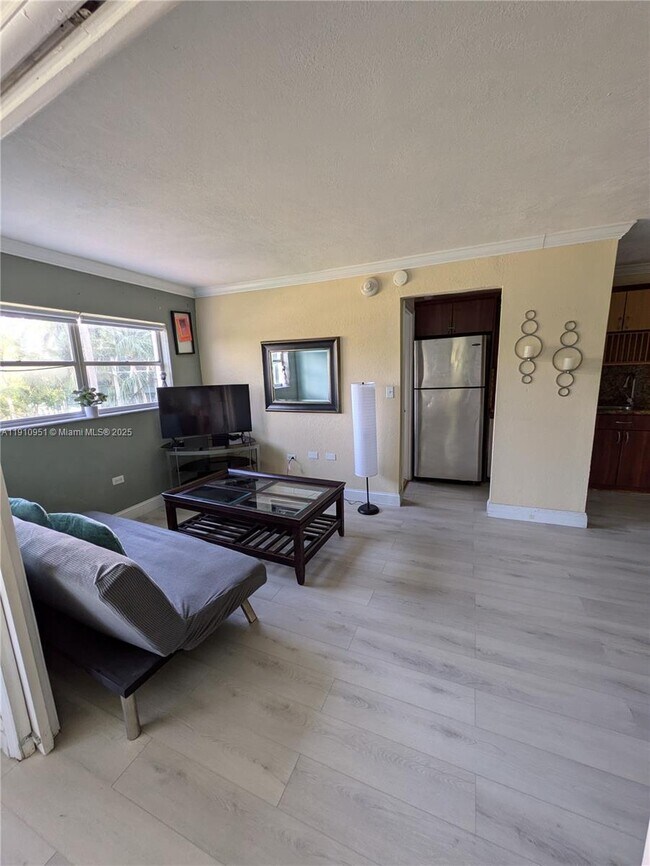 Building Photo - 1881 Washington Ave