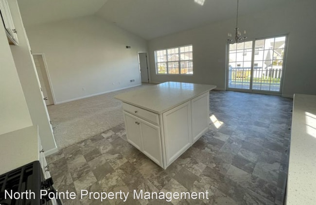 Building Photo - 3 br, 2.5 bath House - 692 Kincaid Ave