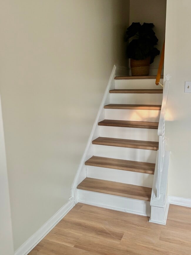 Stairs - 5276 Mulberry Ct