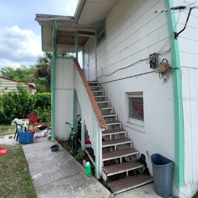 Building Photo - 631 Byron Ave