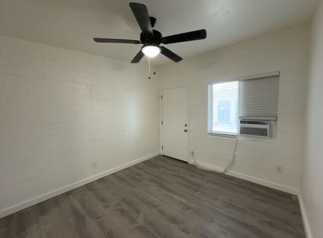 Foto del edificio - 1022 N Palo Verde Blvd