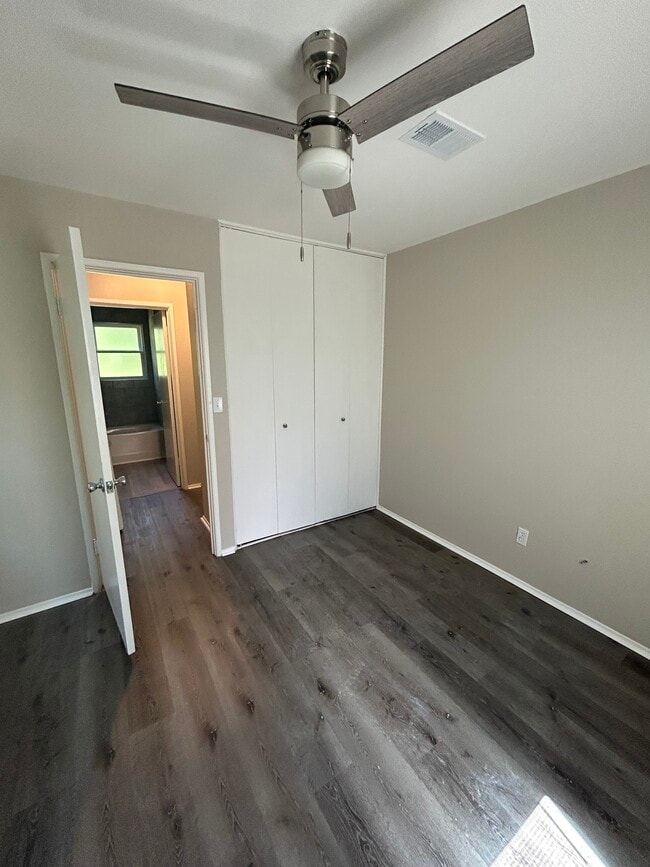 Foto del edificio - 9335 La Grange Rd