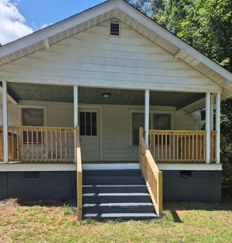 Foto principal - Newly Renovated 3br/2ba Home in Taylors, SC