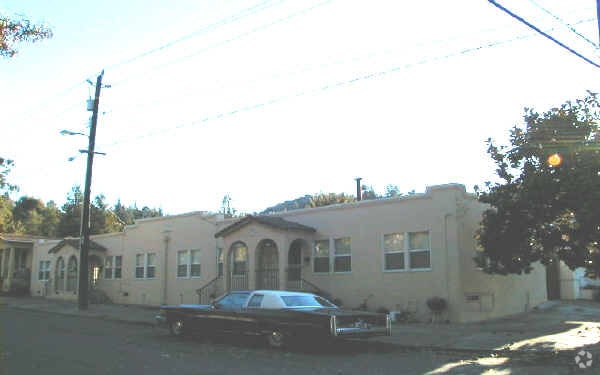 Building Photo - 800 Richardson St