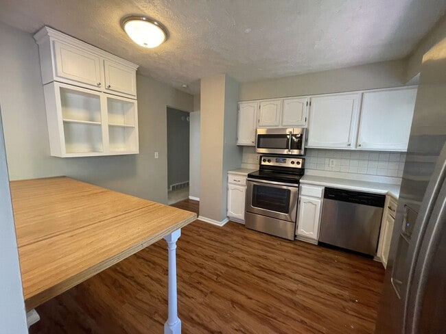 Building Photo - 15112 Lincoln Cir
