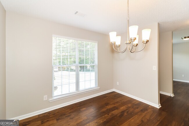 Building Photo - 4425 Bonneville Dr