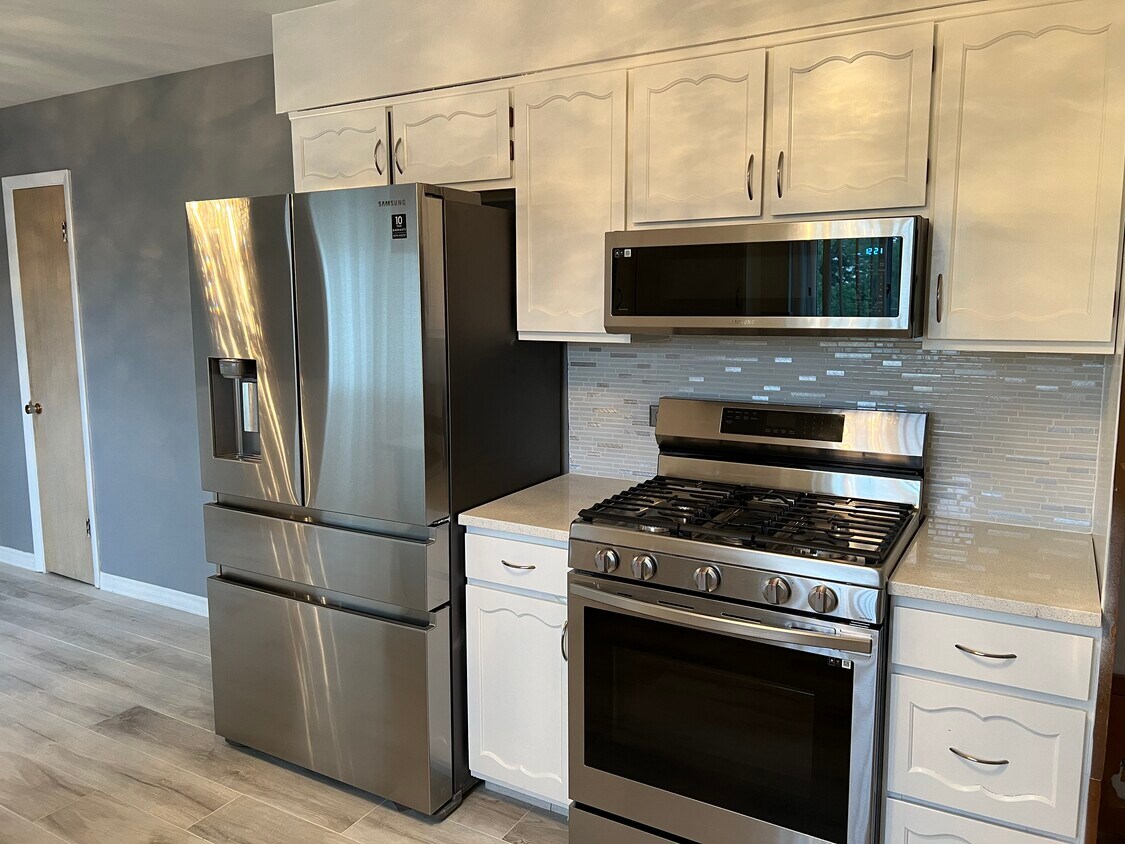 Foto principal - 8420 McCormick Blvd
