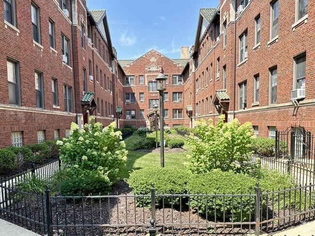 Building Photo - 3312 W Schubert Ave